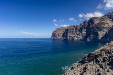Tenerife, Kanarya Adaları, İspanya 'daki Los Gigantes uçurumlarının güzel manzarası..