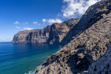 Tenerife, Kanarya Adaları, İspanya 'daki Los Gigantes uçurumlarının güzel manzarası..