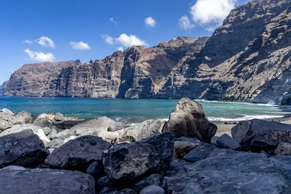 Tenerife, Kanarya Adaları, İspanya 'daki Los Gigantes uçurumlarının güzel manzarası..