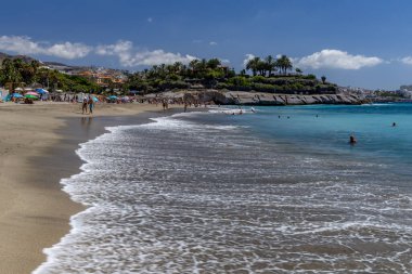 Costa Adeje Sandy, Duque Fanabe İspanya Kanarya Adaları Tenerife 'de sahile çıktı