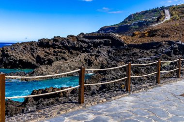 Kanarya Adaları Spai 'nin Tenerife' deki El Sauzal 'ın Rocky sahili.