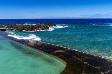 Atlas Okyanusu 'ndan gelen su ile doğal bir yüzme havuzu, Piscina Doğal İspanya Tenerife