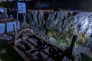 Dünya Savaşı sırasında Adolf Hitler 'in karargahı sırasında Almanlar tarafından kazılan Aşağı Silezya Yeraltı Şehri Osowka Tünelleri' ndeki gizemli Wodarz Adit Riese kompleksi.