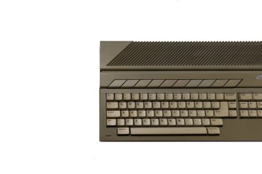 Eski PC 16-bit bilgisayarlar, 1980 ve 1990 'lardan kalma ilkel bilgisayarlar.