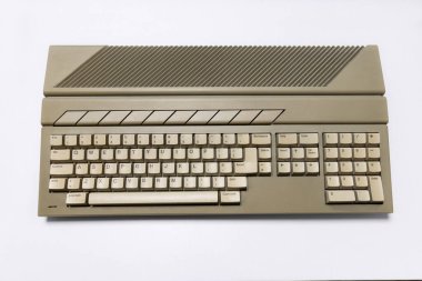 Eski PC 16-bit bilgisayarlar, 1980 ve 1990 'lardan kalma ilkel bilgisayarlar.