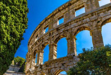 Pula 'da amfiteatr, arenada gladyatör, Hırvatistan' da anıtlar