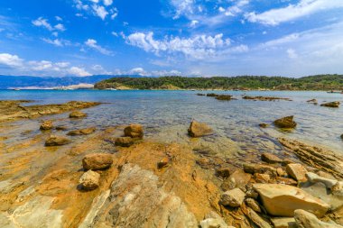 Hırvatistan 'ın Rab adasında kumlu plajlar