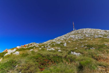 Sveti Jure Biokovo zirvesi, Hırvatistan 'daki Dinariç Dağları, kuş bakışı manzara 1762 metre