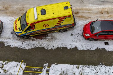 Kaza yerinde ambulans, tıbbi yardım, sarı ambulans.