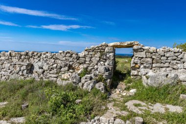 Bronz Çağı 'ndan kalma Monkodonja yerleşimi, Hırvatistan' daki Rovinj arkeoloji sahası 