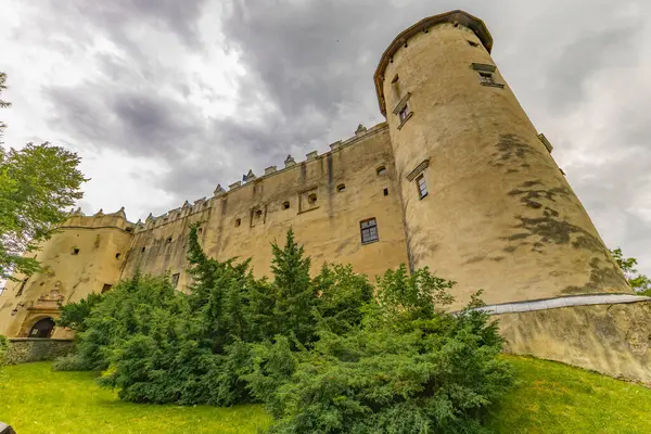 stock image Ruins of the castle in Nidzica, view of the panorama of Lake Czorsztyn Polan