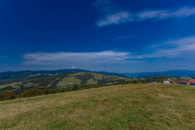 Ochodzita tepesinden Silesian Beskids dağlarının manzarası, Koniakow bölgesinin panoraması.