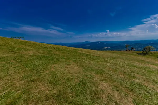 Ochodzita tepesinden Silesian Beskids dağlarının manzarası, Koniakow bölgesinin panoraması.