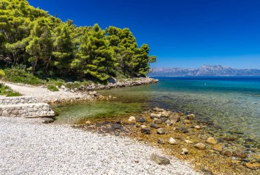 Peljesac yarımadası, sessiz ve huzurlu plajlar, boş, turist yok, sezon dışında dinlenme, küçük Trpanj kasabası