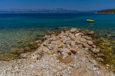 Peljesac yarımadası, sessiz ve huzurlu plajlar, boş, turist yok, sezon dışında dinlenme, küçük Trpanj kasabası