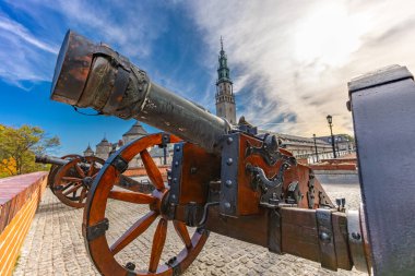 Czestochowa 'daki Kutsal Bakire Meryem' e adanmış bir manastır. Czestochowa 'nın sonbaharda çekilmiş bir resmi.
