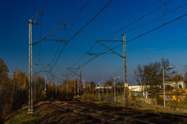 Tren yolunun Polan 'da keskin ve tehlikeli bir virajı var.