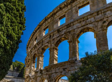Antik Roma binası, amfi tiyatro, Pula 'da gladyatör dövüşleri yapılan yer.