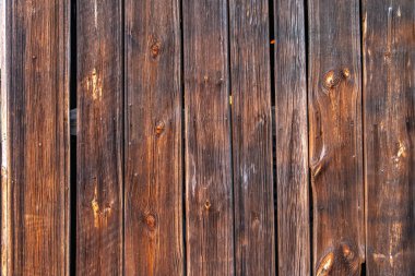 Bir çiftlik binasının eski çürük tahtaları, tahtadan yapılmış arka plan, arka plan olarak ahşap.