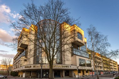 Czestochowa, Polonya - 4 Mart 2025 - Czestochowa belediye binası, belediye başkanının merkezi, şehir yetkilileri