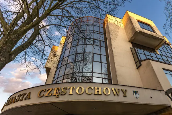 Czestochowa, Polonya - 4 Mart 2025 - Czestochowa belediye binası, belediye başkanının merkezi, şehir yetkilileri