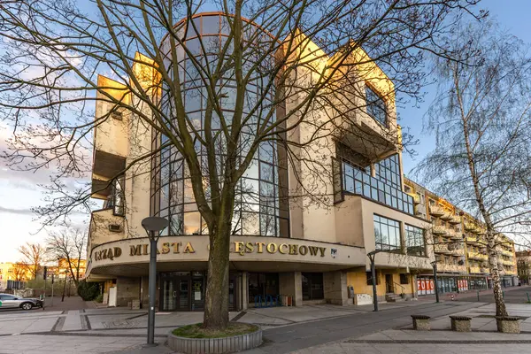 Czestochowa, Polonya - 4 Mart 2025 - Czestochowa belediye binası, belediye başkanının merkezi, şehir yetkilileri