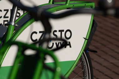 Czestochowa, Silesia, 10 Eylül 2024, Polonya - şehir bisiklet kiralama, bisiklet kiralama uygulaması, alternatif ulaşım araçları