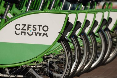 Czestochowa, Silesia, 10 Eylül 2024, Polonya - şehir bisiklet kiralama, bisiklet kiralama uygulaması, alternatif ulaşım araçları