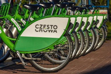 Czestochowa, Silesia, 10 Eylül 2024, Polonya - şehir bisiklet kiralama, bisiklet kiralama uygulaması, alternatif ulaşım araçları