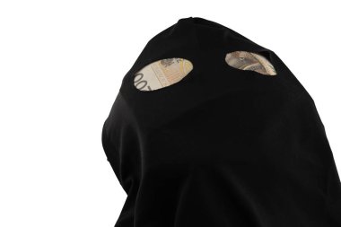 Suçlunun yüzünü maskelemek, çalıntı para, kumarhane kazançları, para transferi.