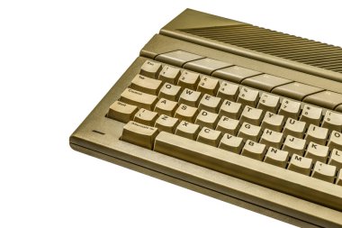 Beyaz arka planda 1990 'lardan kalma bir antika bilgisayar, bir müze bilgisayar ekipmanı.