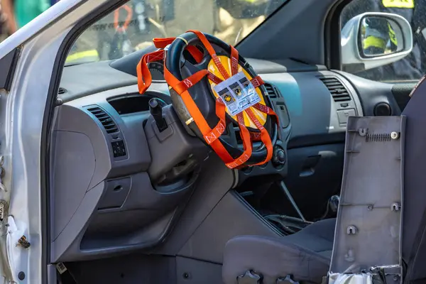 Kontrolsüz hava yastığı konuşlandırılmasına karşı direksiyon koruması. İtfaiye kurtarma operasyonu.