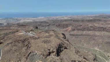 Mirador Astronomico de la Degollada de las Yeguas dağ sırası, Gran Kanarya adası, kuş bakışı manzara