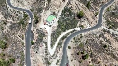 Mirador de Gollada de la Cruz Grande Gran Canaria adasında, dağ sırasının manzarası,