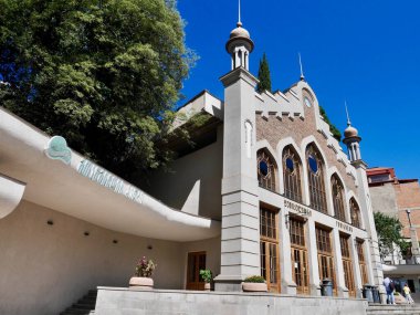 Mtatsminda Füniküler 'in alt istasyonunun panoramik görüntüsü. Tiflis, Georgia, 26.8.2022. Yüksek kalite fotoğraf