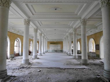 Tskaltubo, Gürcistan 'da terk edilmiş Sovyet sanatoryumu Shakhtiori' nin mimari detayları, 9.08.2022. Yüksek kalite fotoğraf