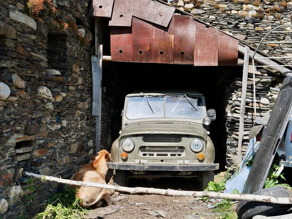 Old Military Jeep Courtyard Ushguli Mountain Village Svaneti Georgia High — Foto de Stock