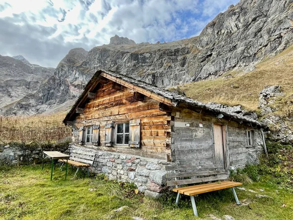 ブランドの伝統的な木製の山小屋 オーストリアのヴォアルバーグ 高品質の写真 — ストック写真