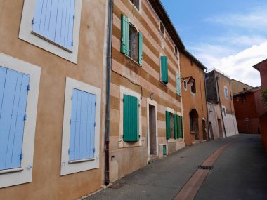 Fransa 'nın Provence kentindeki Roussillon köyünün sokak manzarası. Yüksek kalite fotoğraf