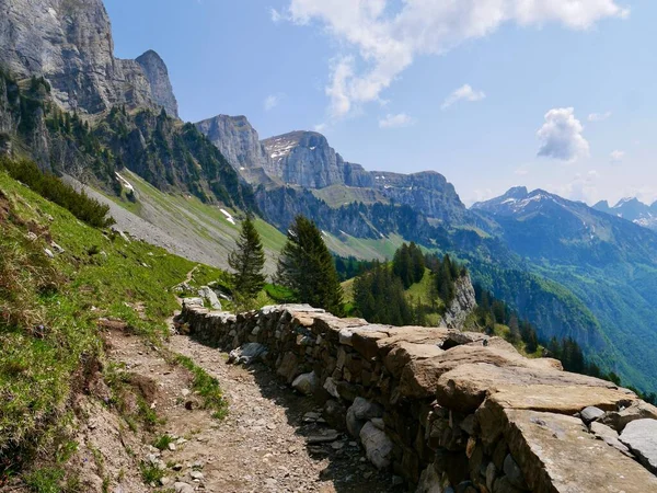 Wanderweg Unterhalb Der Churfirsten Gallen Schweiz Hochwertiges Foto — Stockfoto