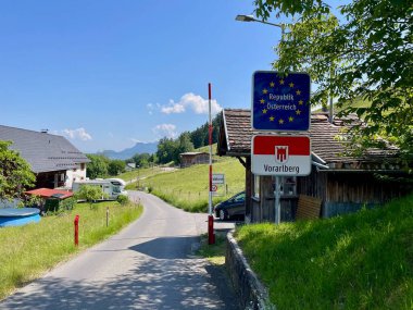  Avusturya sınırı - Lihtenştayn Schellenberg, Feldkirch, Avusturya, 2.06.2023. Yüksek kalite fotoğraf