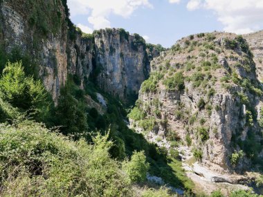 Arnavutluk 'un Nivica Kanyonu' nun panoramik manzarası. Yüksek kalite fotoğraf
