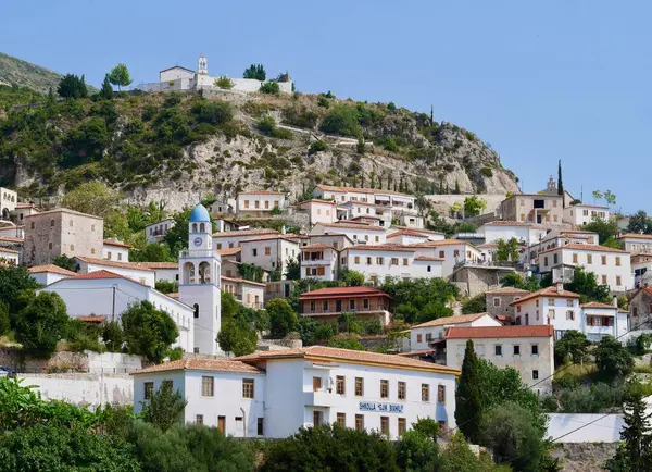Arnavutluk 'un Dhermi kentinin panoramik manzarası. Yüksek kalite fotoğraf