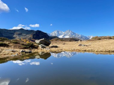 Zwischbergen, Wallis, İsviçre 'deki Alp Gölü' nde. Yüksek kalite fotoğraf