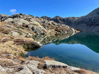 Tschawinersee, Tschawiner Gölü, Zwischbergen, Wallis, İsviçre 'de. Yüksek kalite fotoğraf