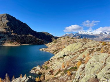 Tschawinersee, Tschawiner Gölü, Zwischbergen, Wallis, İsviçre 'de. Yüksek kalite fotoğraf