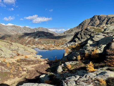 Zwischbergen, Wallis, İsviçre 'deki Alp Gölü' nde. Yüksek kalite fotoğraf
