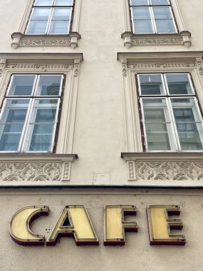 Avusturya, Viyana 'daki Vintage Cafe tabelası. Yüksek kalite fotoğraf