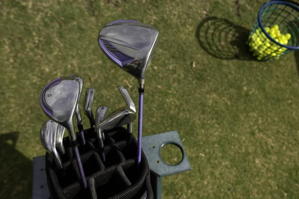 Sportgeräte Für Golf Tasche Schläger Verschiedenen Größen Und Bälle — Stockfoto