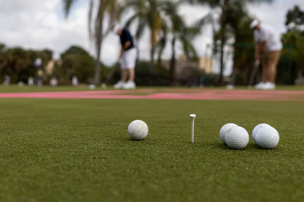 Golflektion För Nybörjare Bollar Och Tee — Stockfoto